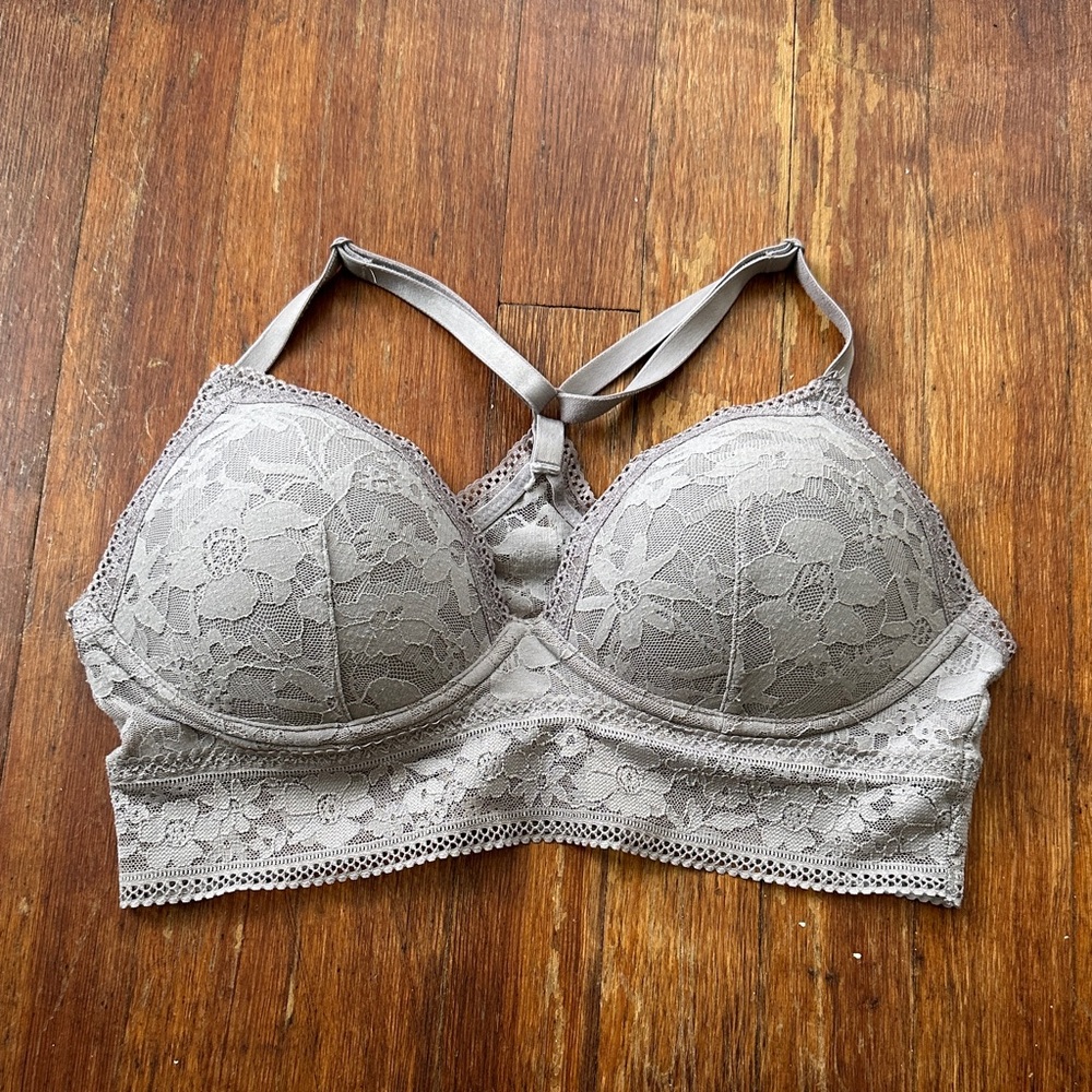 EUC Victoria’s Secret Grey Razorback Underwire Lace Bralette
